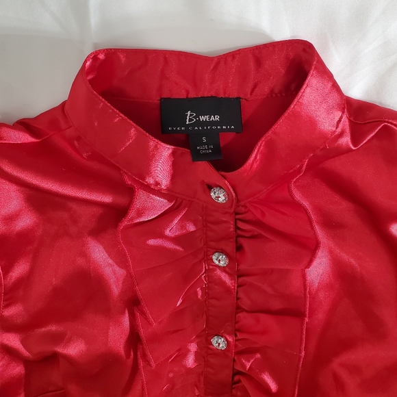 B. Wear Red Blouse - Picture 4 of 5